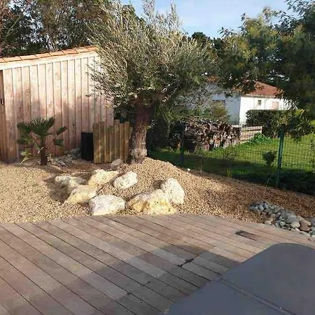 4 Chambres Avec Piscine Chauffee Et Jacuzzi, A 800m De La Des Sables Vigniers Villa *