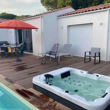 4 Chambres Avec Piscine Chauffee Et Jacuzzi, A 800m De La Des Sables Vigniers * Les Sables Vignier