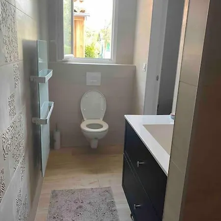 4 Chambres Avec Piscine Chauffee Et Jacuzzi, A 800m De La Des Sables Vigniers