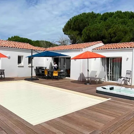 Villa 4 Chambres Avec Piscine Chauffee Et Jacuzzi, A 800m De La Des Sables Vigniers
