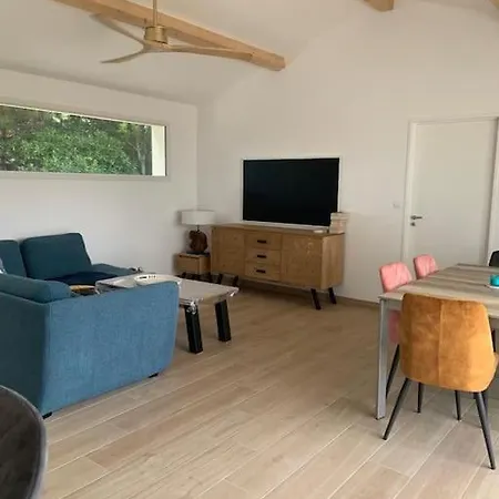 4 Chambres Avec Piscine Chauffee Et Jacuzzi, A 800m De La Des Sables Vigniers *