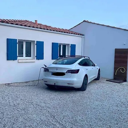 4 Chambres Avec Piscine Chauffee Et Jacuzzi, A 800m De La Des Sables Vigniers Villa *