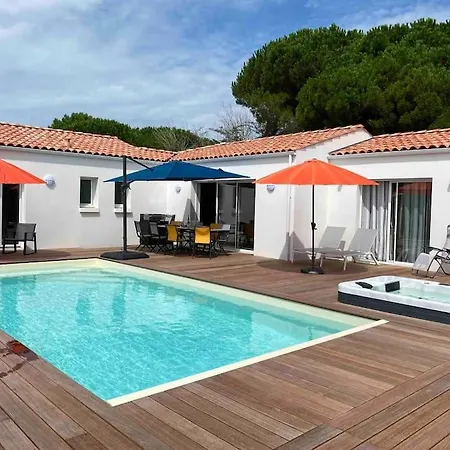 4 Chambres Avec Piscine Chauffee Et Jacuzzi, A 800m De La Des Sables Vigniers